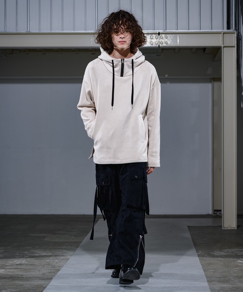 CASPER JOHN（キャスパージョン）の「Boa Bonding Suede High-neck Hoodie/ボアボンディングスウェードハイネックパーカー（パーカー・メンズ・チャコールグレー/ベージュ・SMALL/MEDIUM/LARGE）」の3枚目の写真