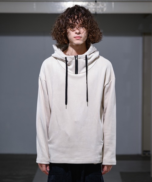 CASPER JOHN（キャスパージョン）の「Boa Bonding Suede High-neck Hoodie/ボアボンディングスウェードハイネックパーカー（パーカー・メンズ・チャコールグレー/ベージュ・SMALL/MEDIUM/LARGE）」の4枚目の写真