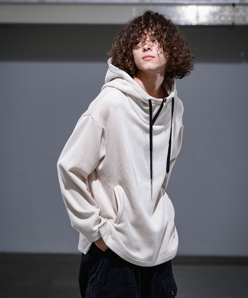 CASPER JOHN（キャスパージョン）の「Boa Bonding Suede High-neck Hoodie/ボアボンディングスウェードハイネックパーカー（パーカー・メンズ・チャコールグレー/ベージュ・SMALL/MEDIUM/LARGE）」の6枚目の写真
