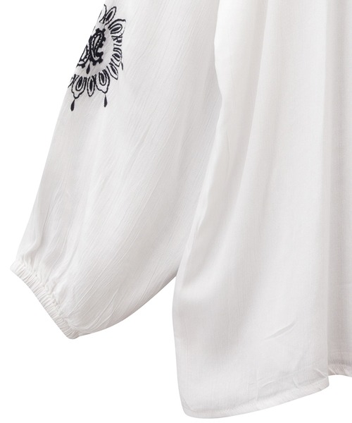 NAVY（ネイビー）の「やわらかく着心地の良い長袖刺繍ブラウス（シャツ/ブラウス・レディース・ホワイト・M/L）」の10枚目の写真