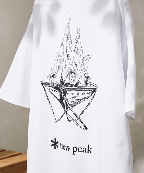 Snow Peak（スノーピーク）の「【Snow Peak×relume / スノーピーク】別注 Camp Fire プリントTシャツ（Tシャツ/カットソー・メンズ・グレー/カーキ/ホワイト・S/M/L）」の17枚目の写真