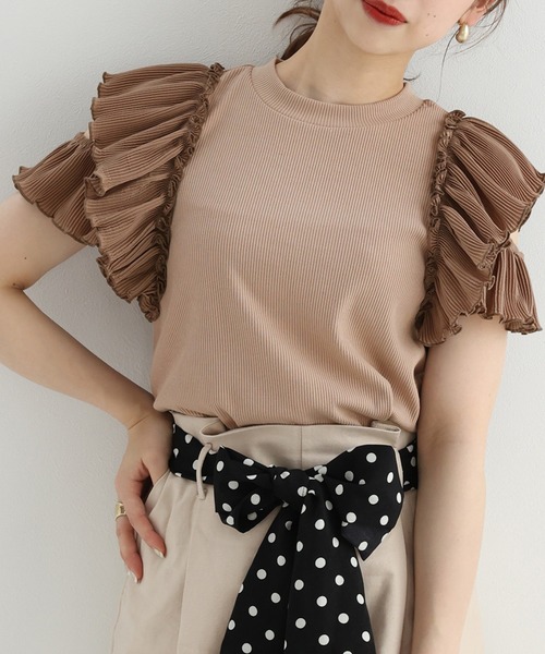 one after another NICE CLAUP(ワンアフターアナザーナイスクラップ)の「肩あきフリルテレコトップス(Tシャツ/カットソー・レディース・ブラック/オフホワイト/モカ・FREE)」の3枚目の写真