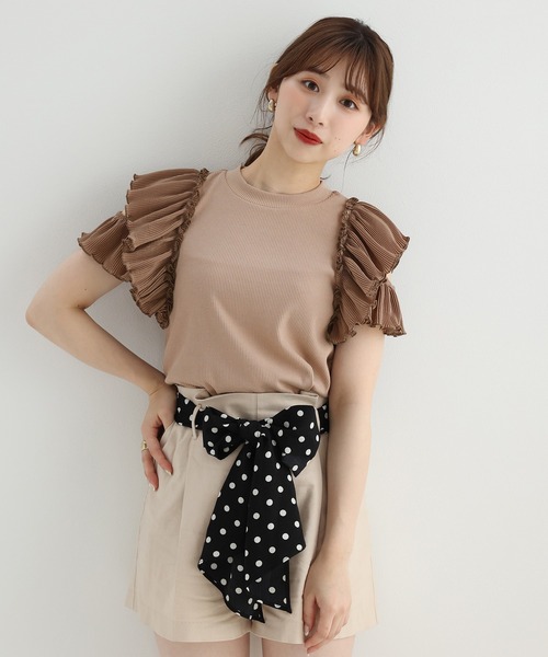 one after another NICE CLAUP(ワンアフターアナザーナイスクラップ)の「肩あきフリルテレコトップス(Tシャツ/カットソー・レディース・ブラック/オフホワイト/モカ・FREE)」の4枚目の写真