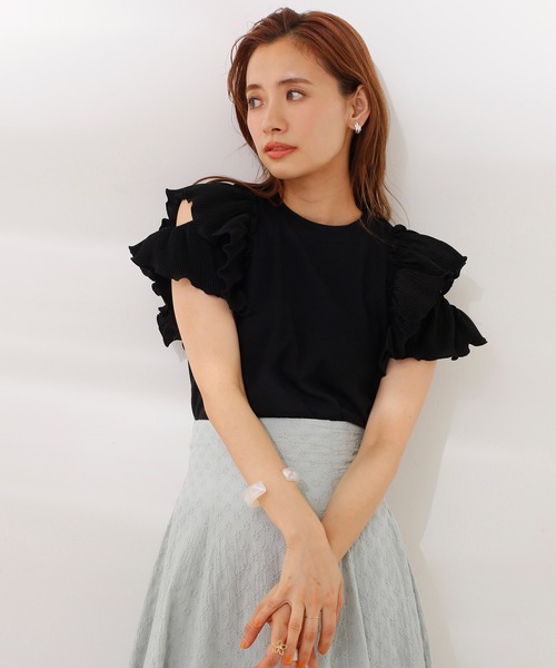 one after another NICE CLAUP(ワンアフターアナザーナイスクラップ)の「肩あきフリルテレコトップス(Tシャツ/カットソー・レディース・ブラック/オフホワイト/モカ・FREE)」の18枚目の写真