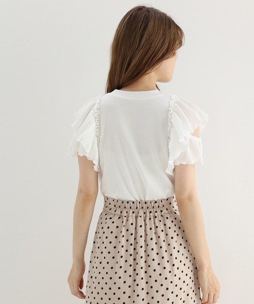 one after another NICE CLAUP(ワンアフターアナザーナイスクラップ)の「肩あきフリルテレコトップス(Tシャツ/カットソー・レディース・ブラック/オフホワイト/モカ・FREE)」の11枚目の写真