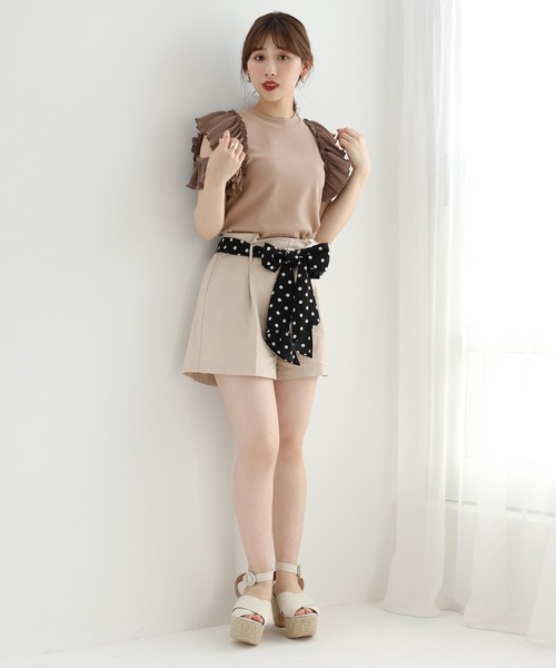 one after another NICE CLAUP(ワンアフターアナザーナイスクラップ)の「肩あきフリルテレコトップス(Tシャツ/カットソー・レディース・ブラック/オフホワイト/モカ・FREE)」の7枚目の写真