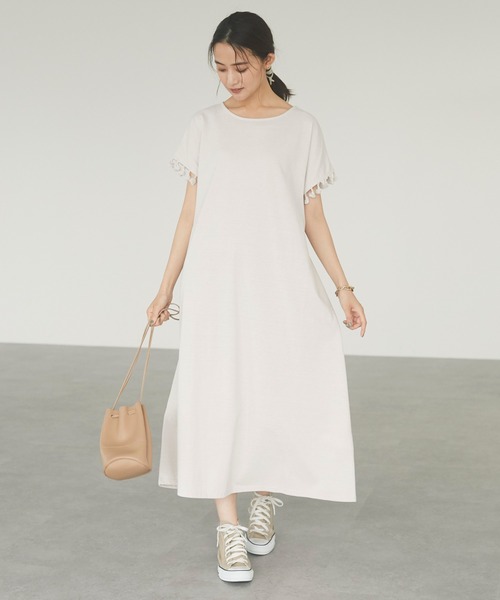 CRAFT STANDARD BOUTIQUE(クラフトスタンダードブティック)の「タッセルフリンジスリーブカットワンピース *(ワンピース・レディース・チャコールグレー/ライトグレー/ブラウン・FREE)」の1枚目の写真
