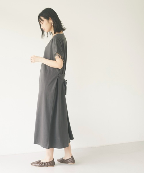 CRAFT STANDARD BOUTIQUE(クラフトスタンダードブティック)の「タッセルフリンジスリーブカットワンピース *(ワンピース・レディース・チャコールグレー/ライトグレー/ブラウン・FREE)」の8枚目の写真