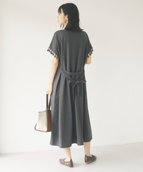 CRAFT STANDARD BOUTIQUE(クラフトスタンダードブティック)の「タッセルフリンジスリーブカットワンピース *(ワンピース・レディース・チャコールグレー/ライトグレー/ブラウン・FREE)」の7枚目の写真