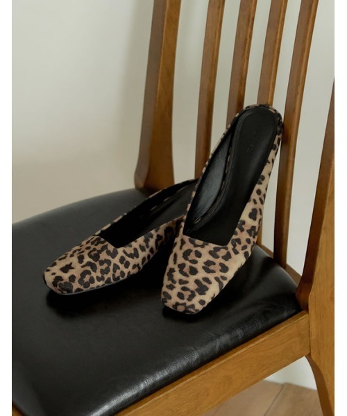 Re:EDIT(リエディ)の「スクエアカットミュールパンプス(サンダル・レディース・パイソン/ボルドー/シルバー/レオパード/ブラック/アイボリー/キャメル/カーキ・MEDIUM/X-LARGE/SMALL/LARGE/XX-LARGE)」の7枚目の写真