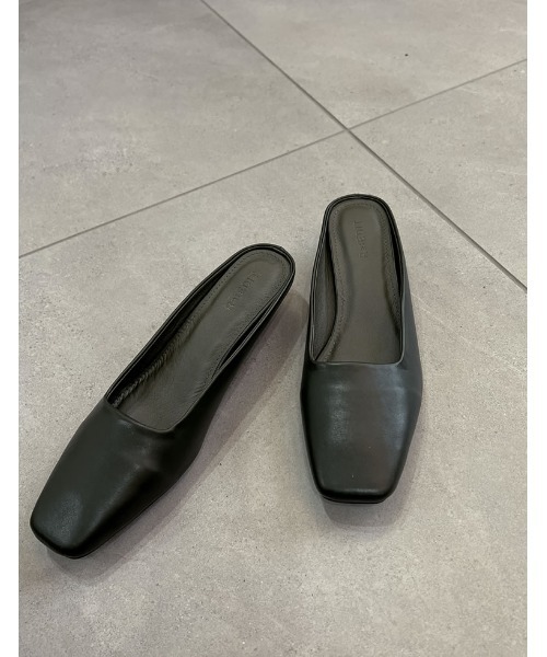 Re:EDIT(リエディ)の「スクエアカットミュールパンプス(サンダル・レディース・パイソン/ボルドー/シルバー/レオパード/ブラック/アイボリー/キャメル/カーキ・MEDIUM/X-LARGE/SMALL/LARGE/XX-LARGE)」の1枚目の写真