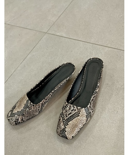 Re:EDIT(リエディ)の「スクエアカットミュールパンプス(サンダル・レディース・パイソン/ボルドー/シルバー/レオパード/ブラック/アイボリー/キャメル/カーキ・MEDIUM/X-LARGE/SMALL/LARGE/XX-LARGE)」の8枚目の写真