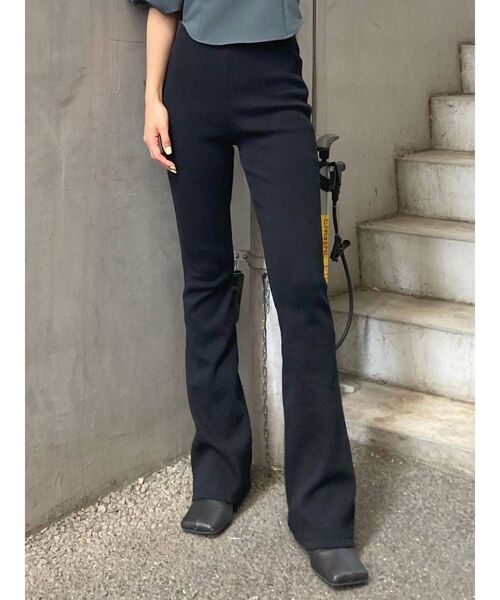 EMODA(エモダ)の「ダメージフレアリブパンツ(その他パンツ・レディース・グリーン/グレー/ベージュ/ブラック・FREE)」の2枚目の写真