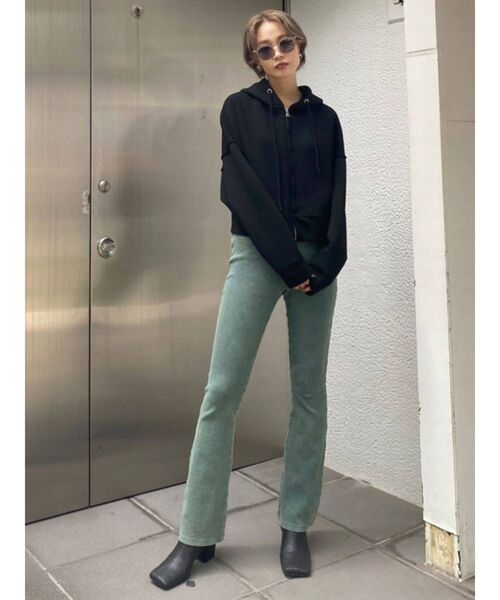 EMODA(エモダ)の「ダメージフレアリブパンツ(その他パンツ・レディース・グリーン/グレー/ベージュ/ブラック・FREE)」の6枚目の写真