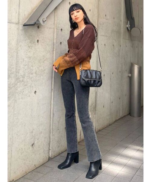 EMODA(エモダ)の「ダメージフレアリブパンツ(その他パンツ・レディース・グリーン/グレー/ベージュ/ブラック・FREE)」の12枚目の写真