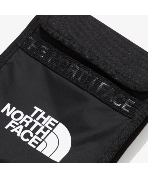 THE NORTH FACE（ザノースフェイス）の「THE NORTH FACE ザ・ノースフェイス / ハーフドームロゴ スクエアネックポーチ BOZER NECK POUCH（ポーチ・メンズ・ブラック/グリーン系カモフラージュ・FREE）」の5枚目の写真