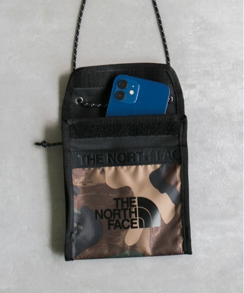THE NORTH FACE（ザノースフェイス）の「THE NORTH FACE ザ・ノースフェイス / ハーフドームロゴ スクエアネックポーチ BOZER NECK POUCH（ポーチ・メンズ・ブラック/グリーン系カモフラージュ・FREE）」の19枚目の写真