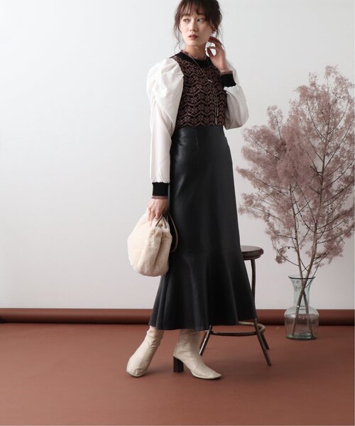 frames RAY CASSIN(フレームスレイカズン)の「【WEB限定】合皮マーメードスカート(スカート・レディース・ブラック/グレイッシュベージュ・FREE)」の9枚目の写真