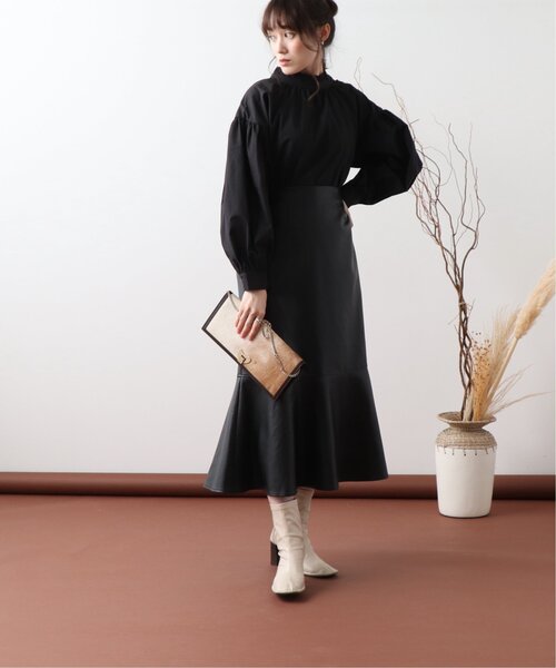 frames RAY CASSIN(フレームスレイカズン)の「【WEB限定】合皮マーメードスカート(スカート・レディース・ブラック/グレイッシュベージュ・FREE)」の13枚目の写真