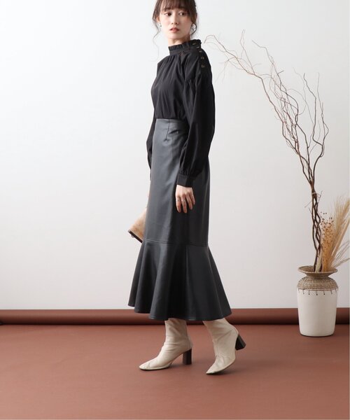 frames RAY CASSIN(フレームスレイカズン)の「【WEB限定】合皮マーメードスカート(スカート・レディース・ブラック/グレイッシュベージュ・FREE)」の14枚目の写真