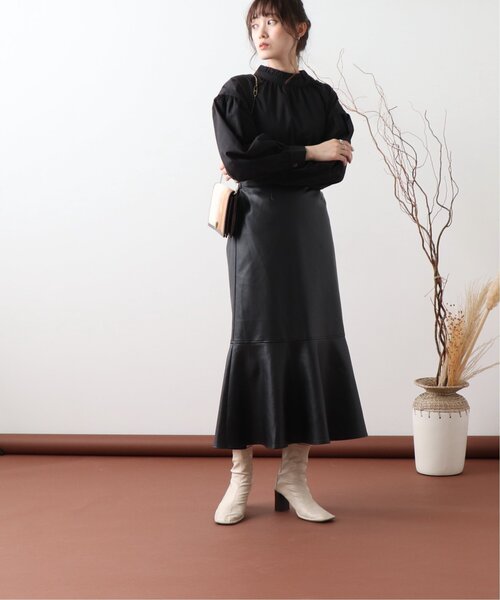 frames RAY CASSIN(フレームスレイカズン)の「【WEB限定】合皮マーメードスカート(スカート・レディース・ブラック/グレイッシュベージュ・FREE)」の15枚目の写真
