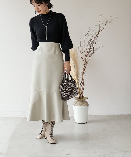 frames RAY CASSIN(フレームスレイカズン)の「【WEB限定】合皮マーメードスカート(スカート・レディース・ブラック/グレイッシュベージュ・FREE)」の16枚目の写真