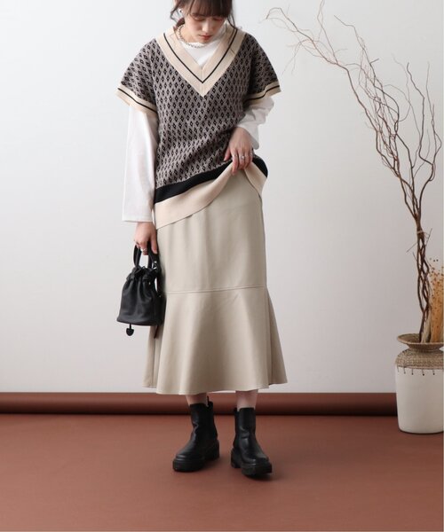 frames RAY CASSIN(フレームスレイカズン)の「【WEB限定】合皮マーメードスカート(スカート・レディース・ブラック/グレイッシュベージュ・FREE)」の11枚目の写真