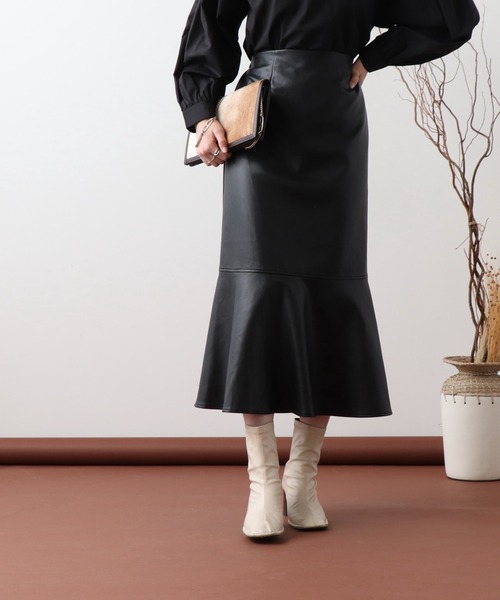 frames RAY CASSIN(フレームスレイカズン)の「【WEB限定】合皮マーメードスカート(スカート・レディース・ブラック/グレイッシュベージュ・FREE)」の3枚目の写真