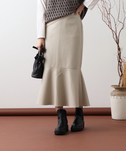 frames RAY CASSIN(フレームスレイカズン)の「【WEB限定】合皮マーメードスカート(スカート・レディース・ブラック/グレイッシュベージュ・FREE)」の7枚目の写真