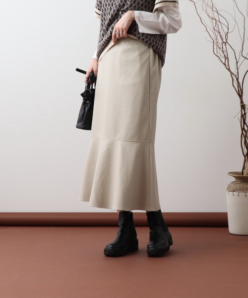 frames RAY CASSIN(フレームスレイカズン)の「【WEB限定】合皮マーメードスカート(スカート・レディース・ブラック/グレイッシュベージュ・FREE)」の8枚目の写真