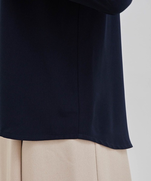 ROPE' PICNIC(ロペピクニック)の「ゴールドパーツフロントタックブラウス(シャツ/ブラウス・レディース・オフホワイト/ネイビー/ブルー系その他6・38/40)」の11枚目の写真