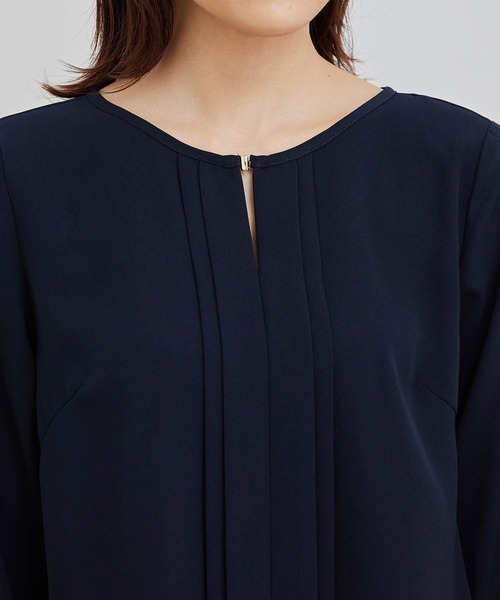 ROPE' PICNIC(ロペピクニック)の「ゴールドパーツフロントタックブラウス(シャツ/ブラウス・レディース・オフホワイト/ネイビー/ブルー系その他6・38/40)」の10枚目の写真