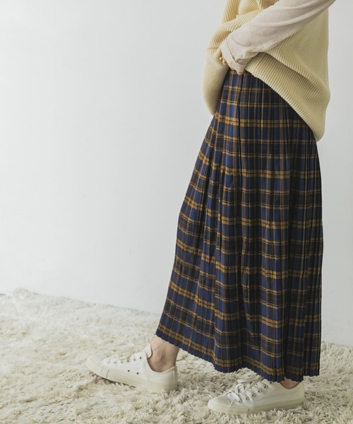 URBAN RESEARCH（アーバンリサーチ）の「チェックプリーツスカート（スカート・レディース・イエロー/パープル/ブルー/ベージュ・36/38）」の18枚目の写真