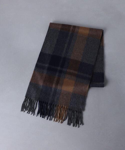 Begg & Co（ベグアンドコー）の「＜BEGG＆CO（ベグアンドコー）＞チェック マフラー（ストール/ショール・レディース・ホワイト/ベージュ/ネイビー・FREE）」の4枚目の写真