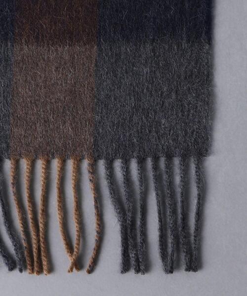 Begg & Co（ベグアンドコー）の「＜BEGG＆CO（ベグアンドコー）＞チェック マフラー（ストール/ショール・レディース・ホワイト/ベージュ/ネイビー・FREE）」の5枚目の写真