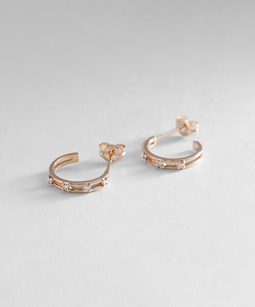 COCOSHNIK(ココシュニック)の「K10ダイヤモンド スリット フープピアス(ピアス(両耳用)・レディース・アイボリー系・00)」の2枚目の写真