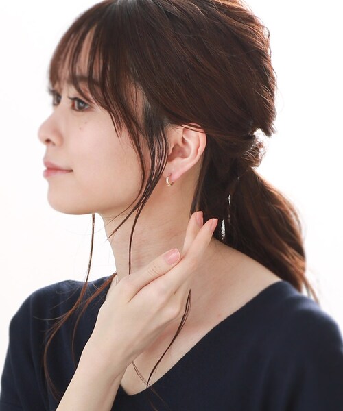 COCOSHNIK(ココシュニック)の「K10ダイヤモンド スリット フープピアス(ピアス(両耳用)・レディース・アイボリー系・00)」の9枚目の写真