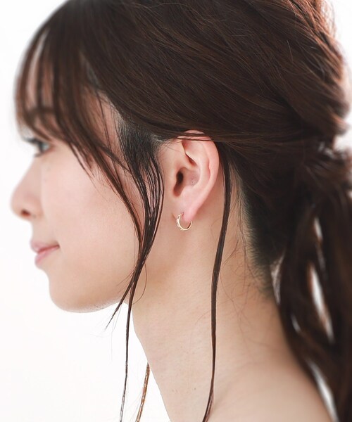 COCOSHNIK(ココシュニック)の「K10ダイヤモンド スリット フープピアス(ピアス(両耳用)・レディース・アイボリー系・00)」の10枚目の写真