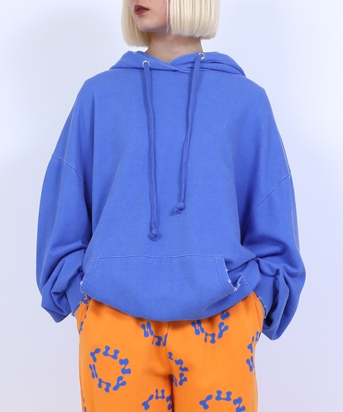 PUNYUS（プニュズ）の「ピグメントパーカー（パーカー・レディース・ブルー/グリーン/スミクロ/パープル/オレンジ・3/4）」の4枚目の写真