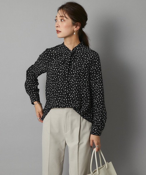 RIVE DROITE(リヴドロワ)の「フェミニンからスタイリッシュまで ハケドットボウタイブラウス(シャツ/ブラウス・レディース・ブラック/オフホワイト・FREE)」の19枚目の写真