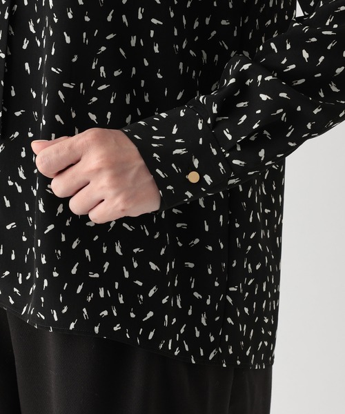 RIVE DROITE(リヴドロワ)の「フェミニンからスタイリッシュまで ハケドットボウタイブラウス(シャツ/ブラウス・レディース・ブラック/オフホワイト・FREE)」の16枚目の写真