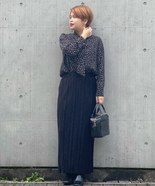 RIVE DROITE(リヴドロワ)の「フェミニンからスタイリッシュまで ハケドットボウタイブラウス(シャツ/ブラウス・レディース・ブラック/オフホワイト・FREE)」の5枚目の写真