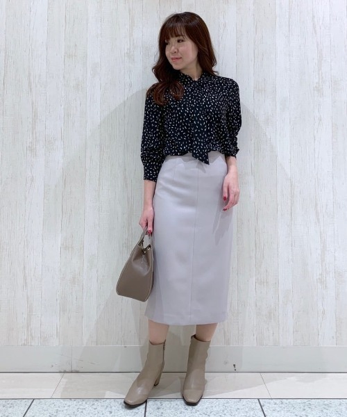 RIVE DROITE(リヴドロワ)の「フェミニンからスタイリッシュまで ハケドットボウタイブラウス(シャツ/ブラウス・レディース・ブラック/オフホワイト・FREE)」の4枚目の写真