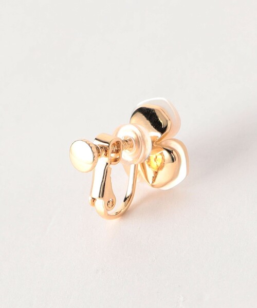 green label relaxing（グリーンレーベルリラクシング）の「シェルフラワー イヤリング（イヤリング・レディース・ホワイト・FREE）」の2枚目の写真