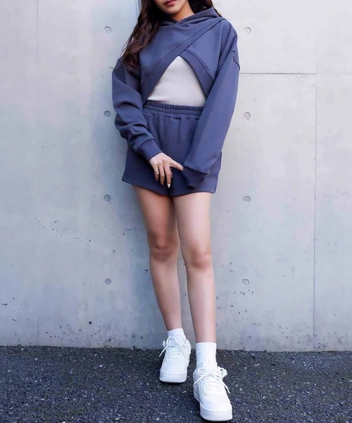 SPIRALGIRL(スパイラルガール)の「【SET販売】カシュクールヘムレイヤードスウェットトップス×スウェットショートパンツ(スウェット・レディース・ベージュ/ネイビー/グレー・FREE)」の6枚目の写真