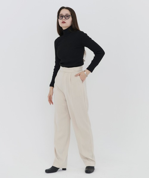 TINA：JOJUN（ティーナジョジュン）の「タック入り ルーズテーパード