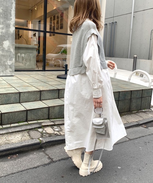 OLIVE des OLIVE（オリーブデオリーブ）の「【WEB限定】おさんぽドッキングワンピース（ワンピース・レディース・オフホワイト/グレー/ベージュ・FREE）」の4枚目の写真