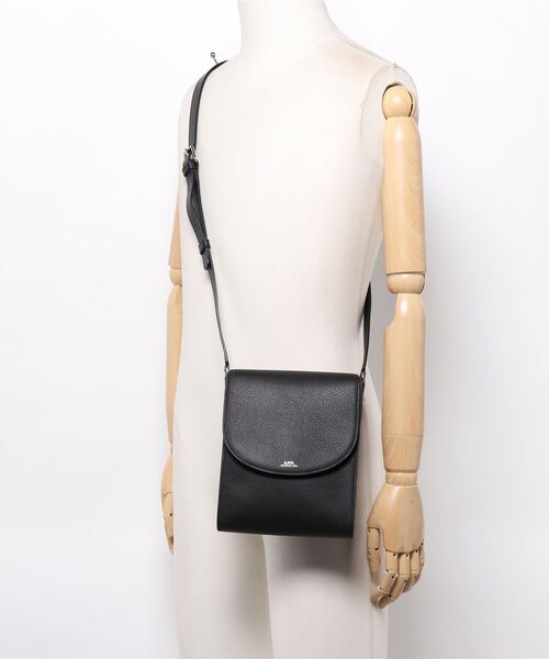 A.P.C.(アーペーセー)の「SACOCHE DEMI-LUNE 22P(ショルダー A.P.C.(アーペーセー)の「SACOCHE DEMI-LUNE 22P(ショルダー