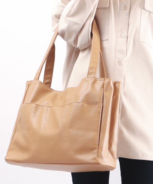 FUNALIVE(ファンアライブ)の「Valentino Michelle 通A4対応整理整頓トートバッグ(トートバッグ・レディース・ワイン/ブラック/ブラウン/ネイビー/ベージュ/ブルーグリーン/マスタード/オレンジ系その他/グレイッシュベージュ・FREE)」の4枚目の写真
