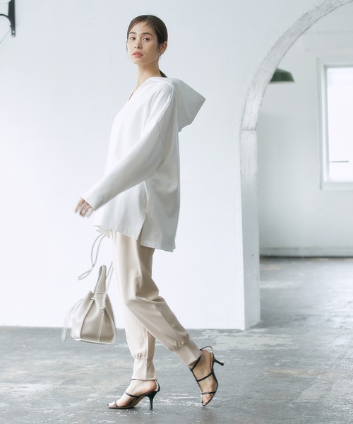 【秋にも使える】ダンボールニットVネックフーディ